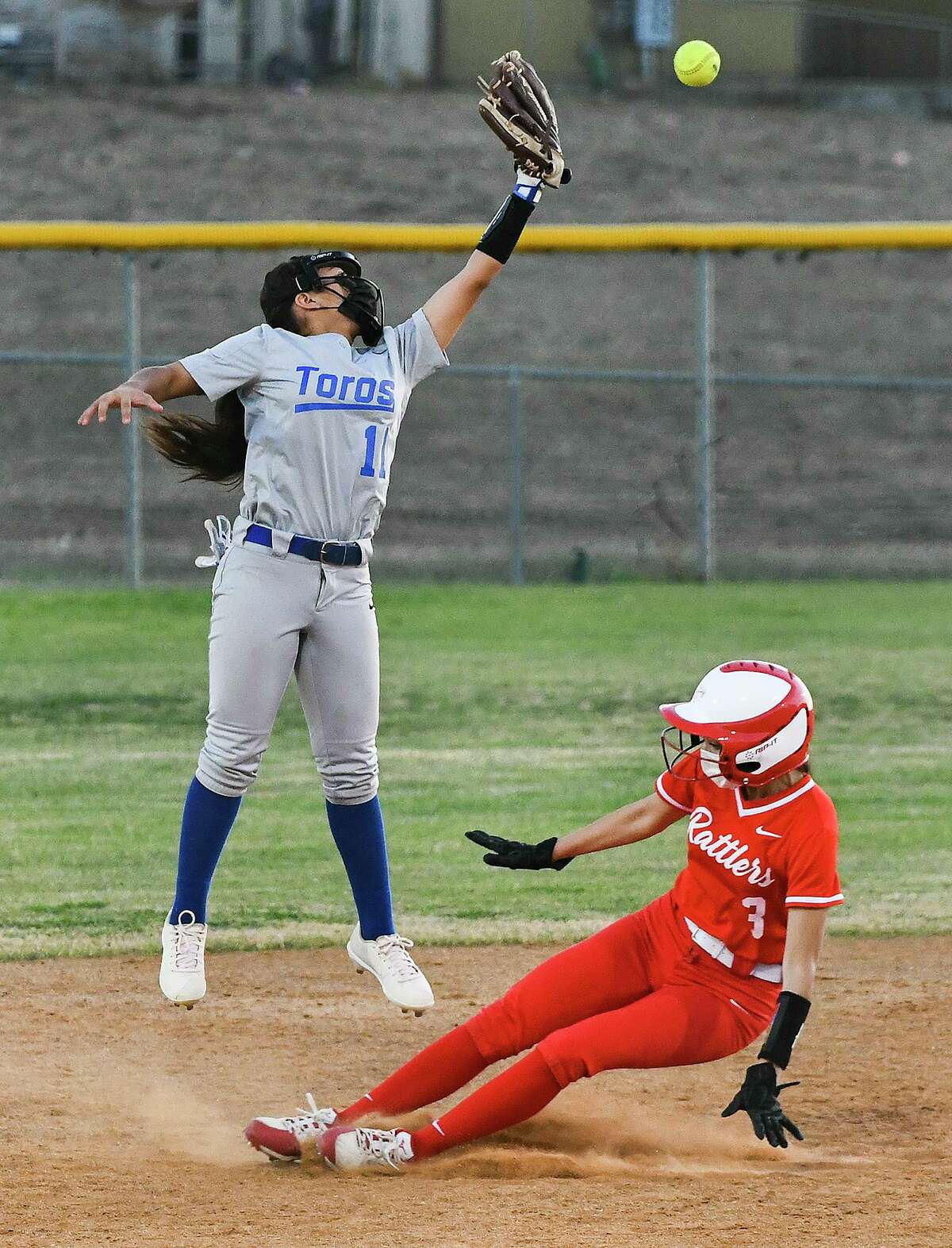 Tracey Cardenas and the Cigarroa Lady Toros fell hard to Rio Grande City on Friday in their District 30-5A opener.