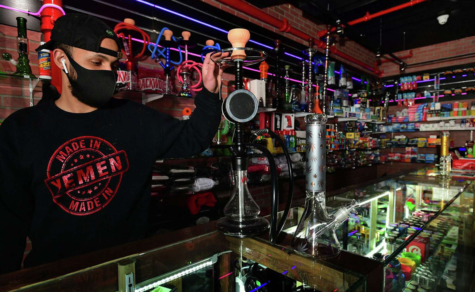 New smoke shops have hard time gaining steam in Norwalk