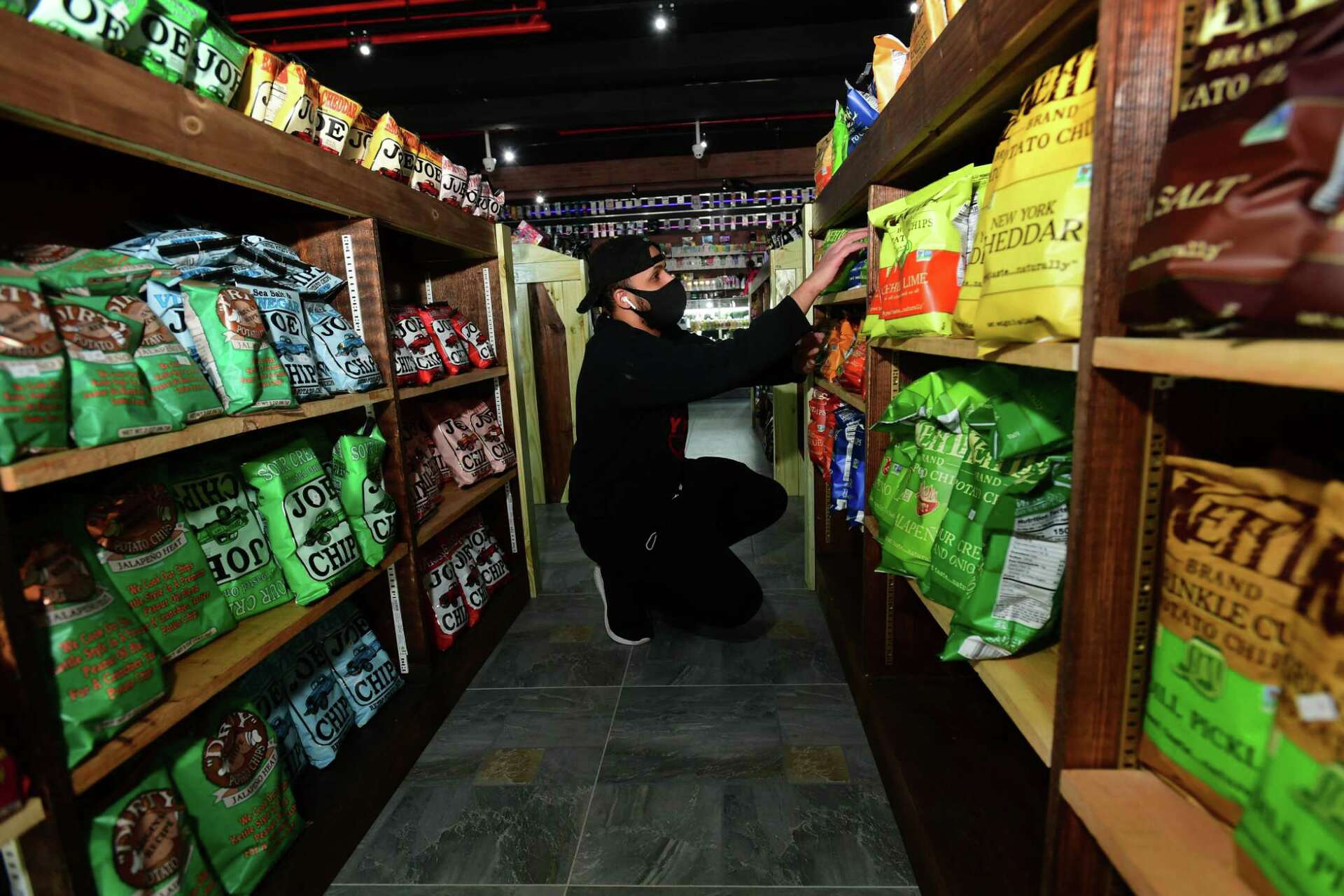 New smoke shops have hard time gaining steam in Norwalk