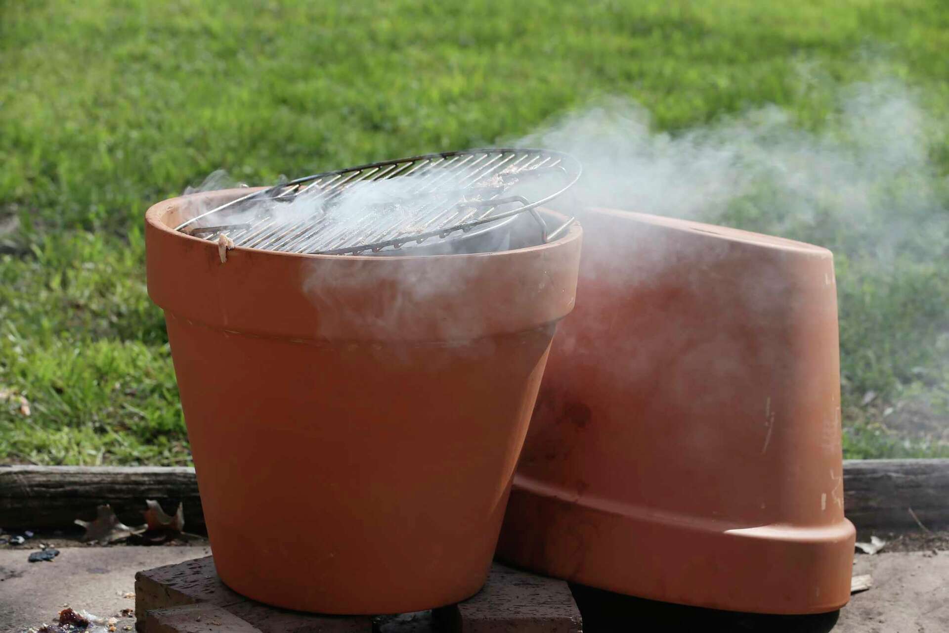 How to DIY hack your own smoker with flower pots and a hot plate a la