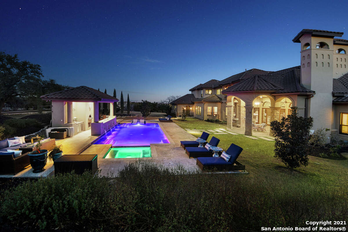 Homesites range from ¼ acre villa lots to ranch estate lots with more than 12 acres.