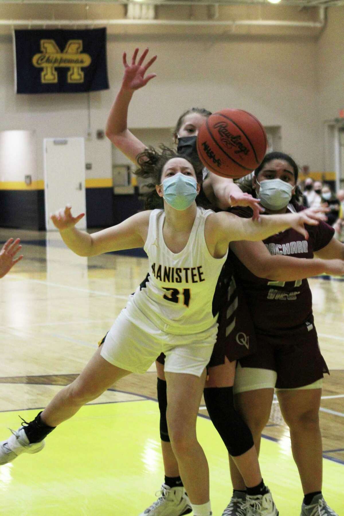 Manistee's Abigail Robinson eyes a loose ball Tuesday night in the Chippewas' victory over Orchard View. (Dylan Savela/News Advocate)