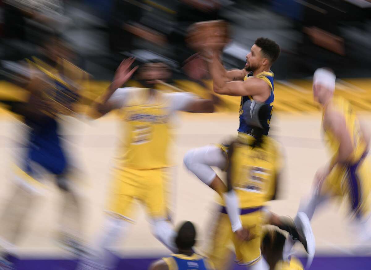 Stephen Curry of the Golden State Warriors drives to the basket to score a layup during a 115-113 Warriors win over the Los Angeles Lakers on Jan. 18, 2021.