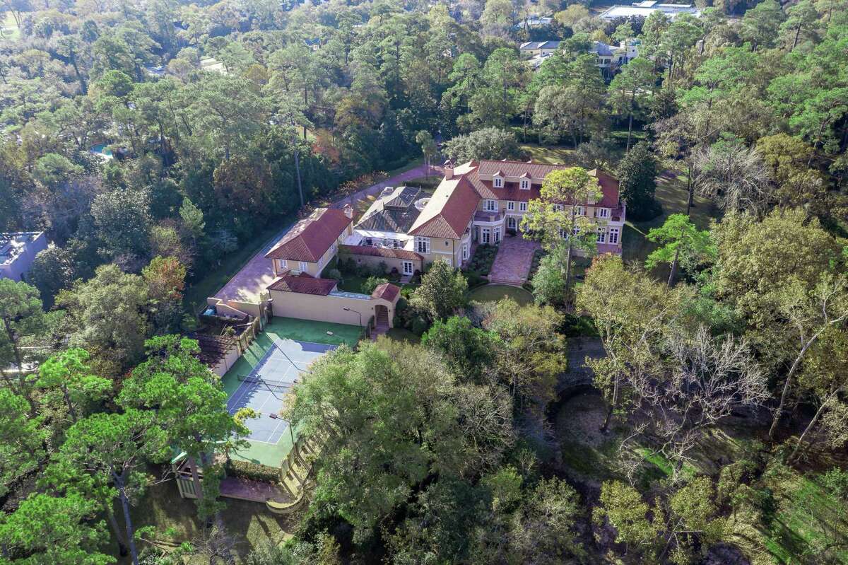 Houston real estate legend Gerald D. Hines' palatial estate is on the market for $34.5 million.