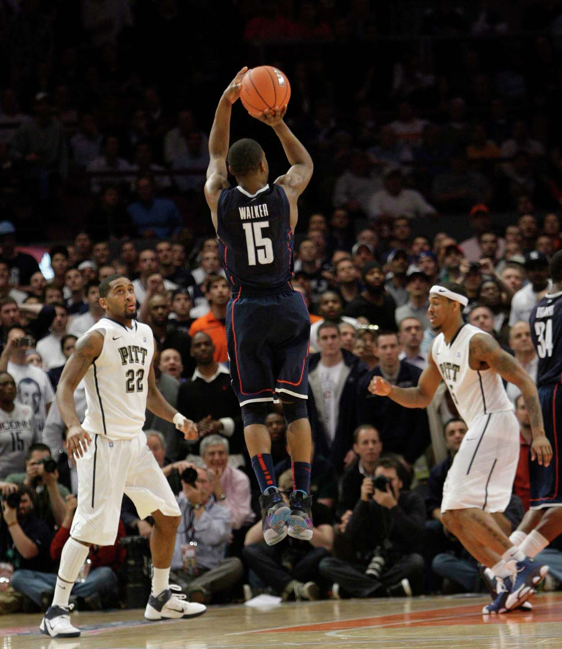 Kemba Walker didn't stay retired long; UConn alltime great joins⚾