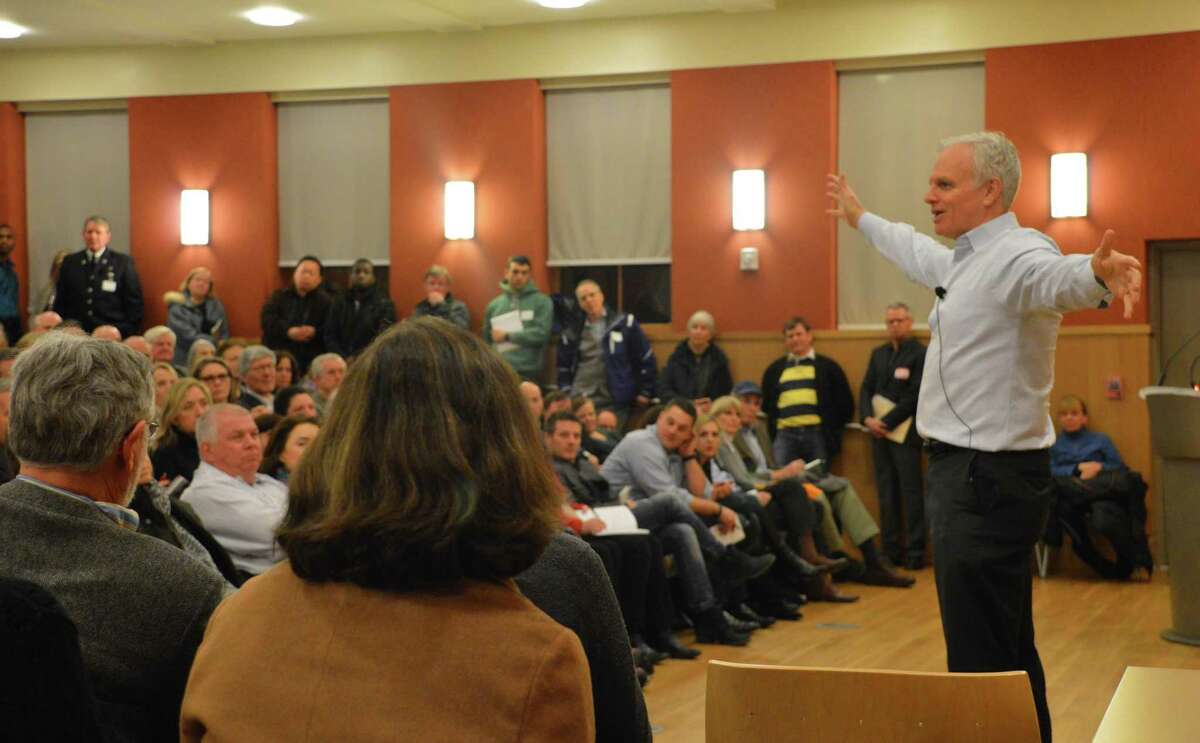 David Neeleman speaks in March 2014 at Darien Library on his experiences launching JetBlue. On March 20, 2021, the U.S. Department of Transportation approved Neeleman’s newest venture Breeze Airways which will have its corporate office in Darien.