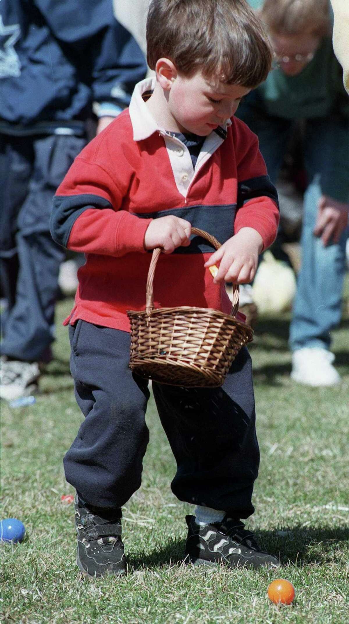Taylor White 2 1/2 of Gaylordsville looks for treats and eggs in New Milford, March 27 1999.