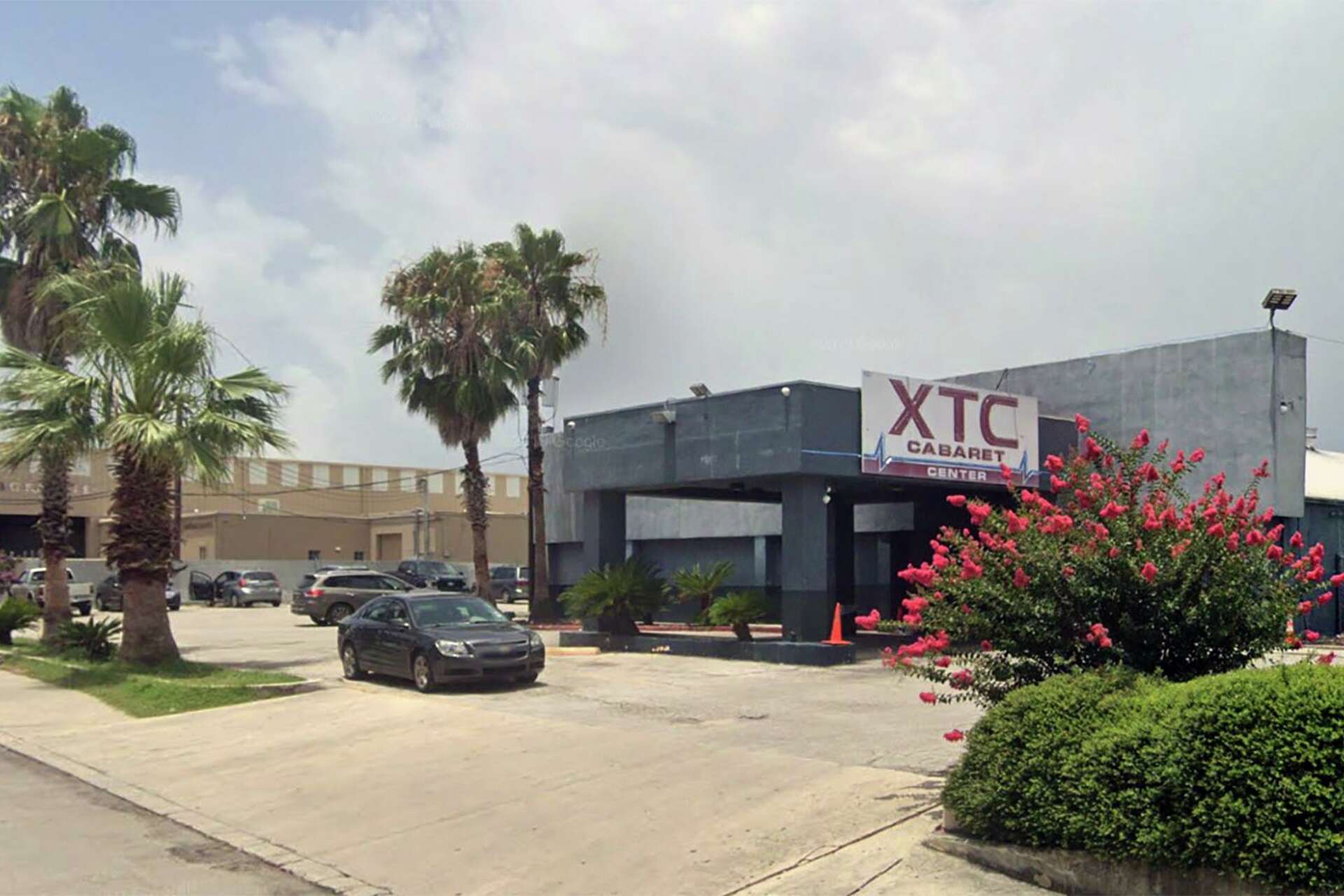 San Antonio exotic dance club XTC Cabaret defies court orders in keeping  doors open