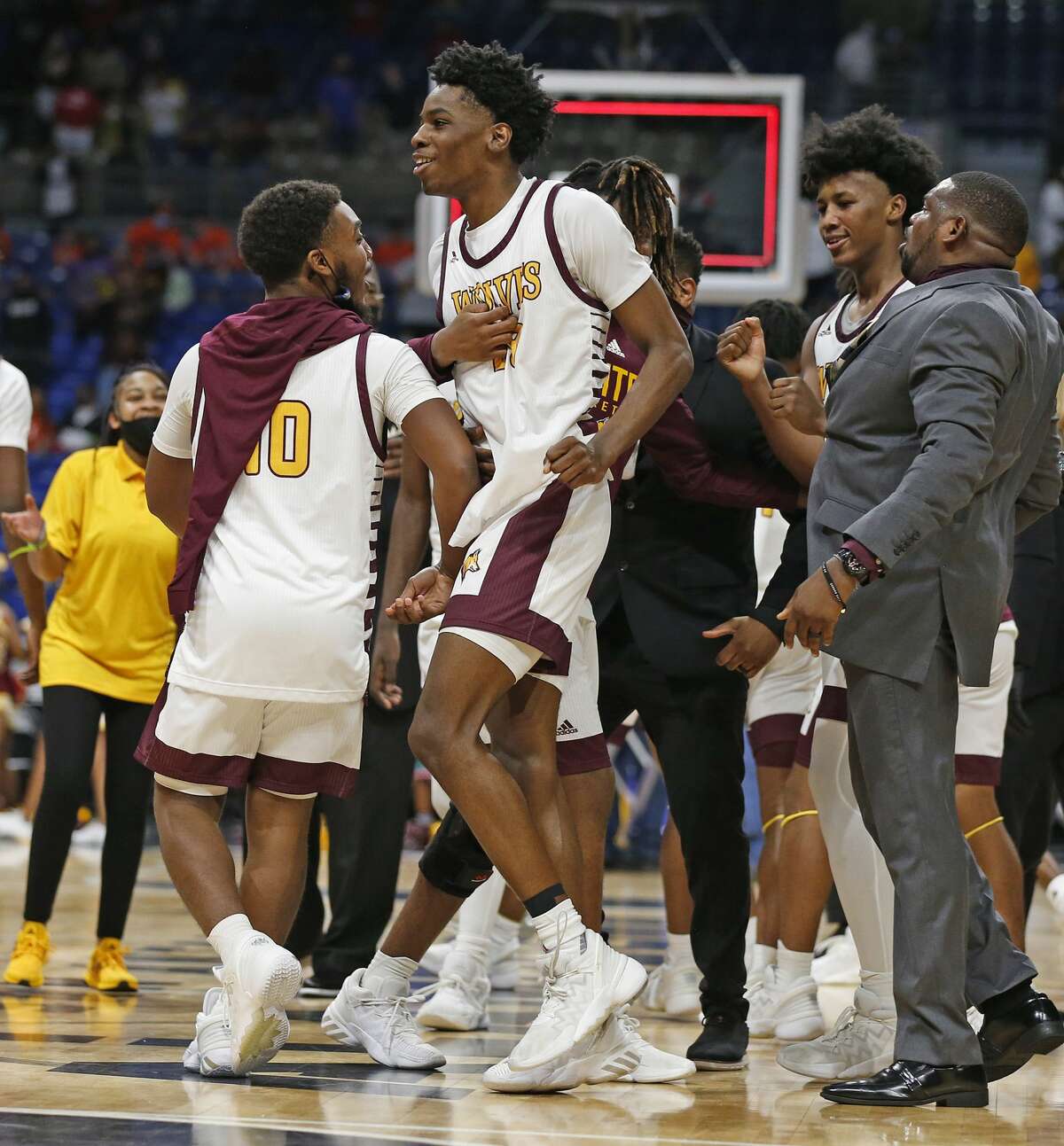 Beaumont United Terrance Arceneaux #23celebrates with teammates after hitting winning three in OT. Beaumont United vs. Dallas Kimball in Class 5A state championship at the Alamodome on Friday, 2021