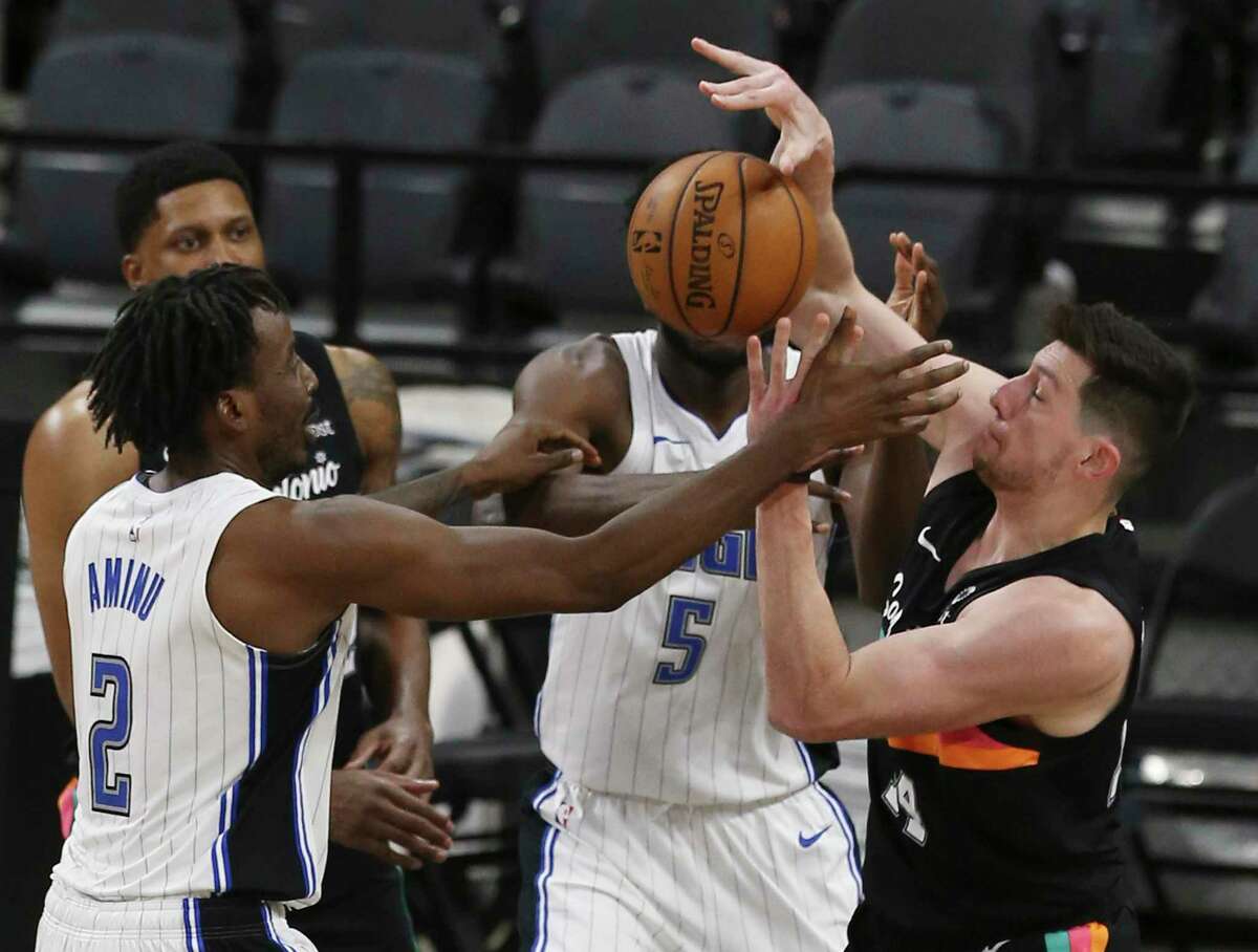 Spurs' Drew Eubanks (14) fights for a rebound against Orlando Magic's Al-Farouq Aminu (02) at the AT&T Center on Friday, Mar. 12, 2021. Spurs defeated the Magic, 104-77.