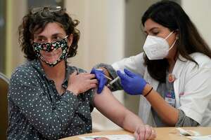1 in 4 Texas adults have their first COVID vaccine dose