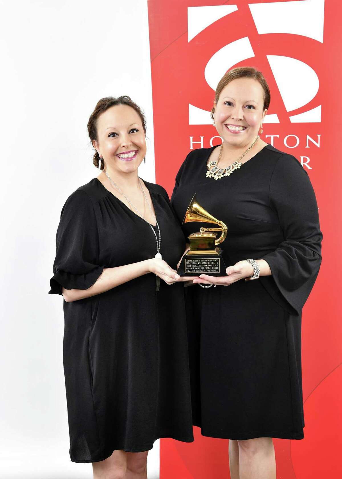 Kammi Estelle and her twin sister, Kelli Lawless (left), are both members of the Grammy award-winning Houston Chamber Choir. On Mar. 21, the Grammy award-winning Houston Chamber Choir presents A Time to Journey Inward, the fourth offering of the 2020-2021 virtual season, To Everything a Season.