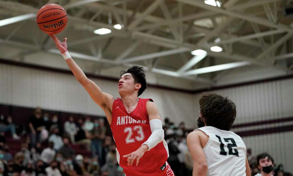 Xavier Martinez (23), in action during last season’s TAPPS Class 6A state championship game against Dallas Bishop Lynch, has helped guide Antonian, the area’s top-ranked team, to a 10-0 start. Martinez totaled 59 points in two victories last week for the Apaches, the defending state titlists.