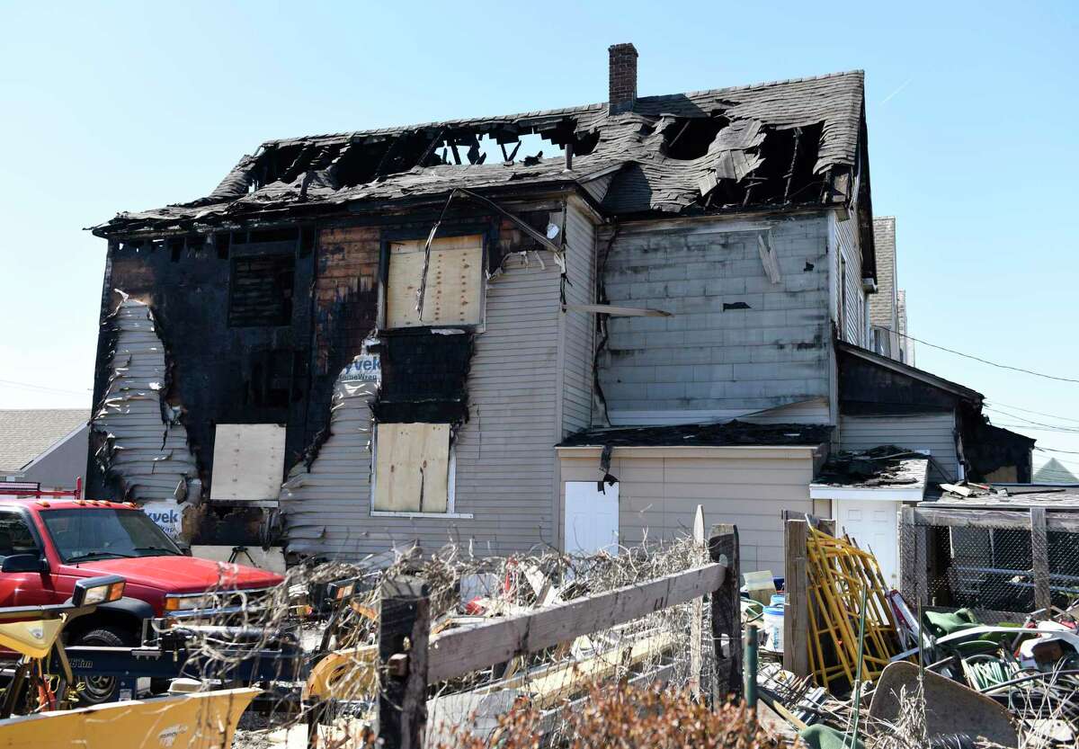 FD Rapidly spreading fire rips through Stamford multifamily home