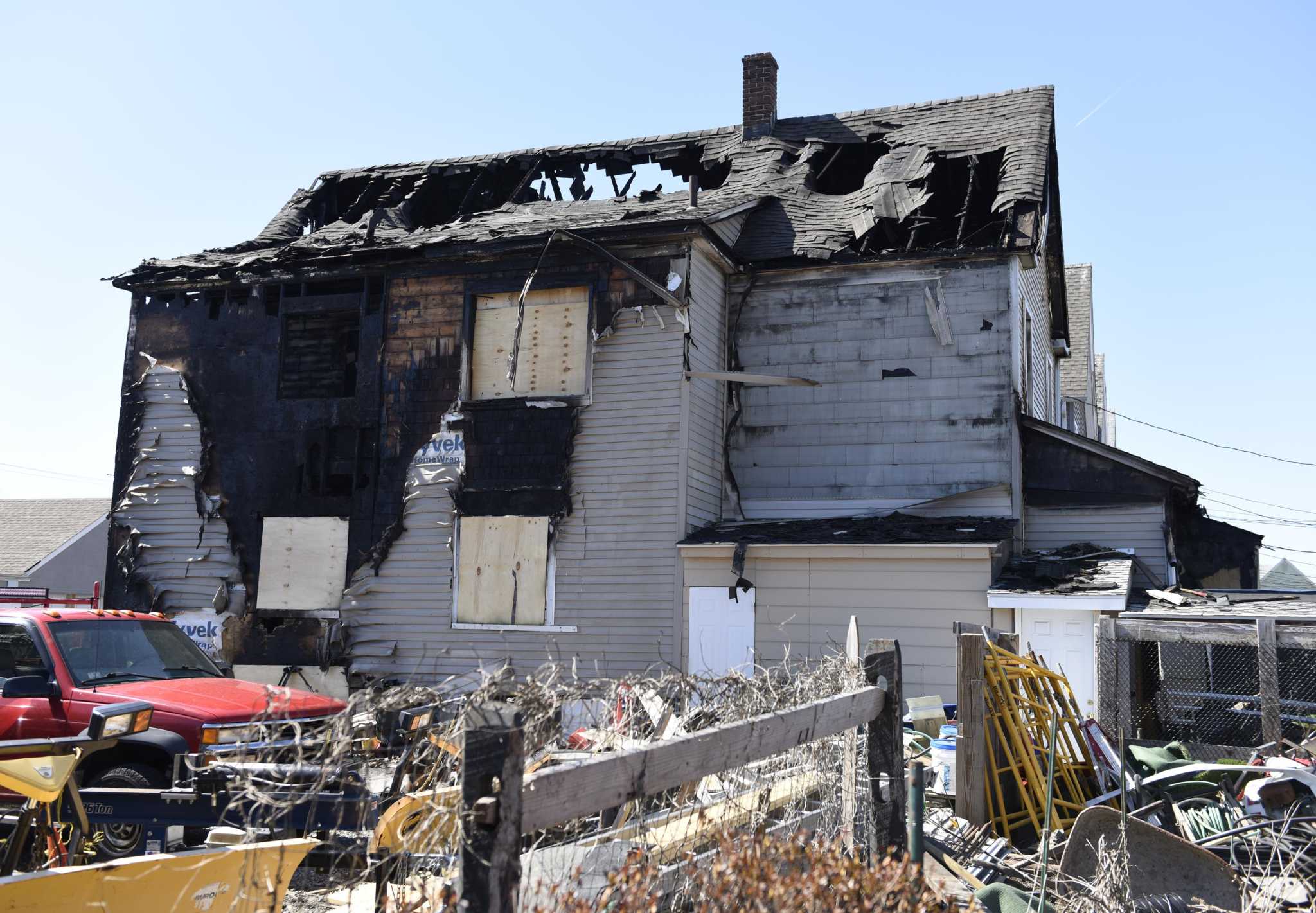 FD Rapidly spreading fire rips through Stamford multifamily home