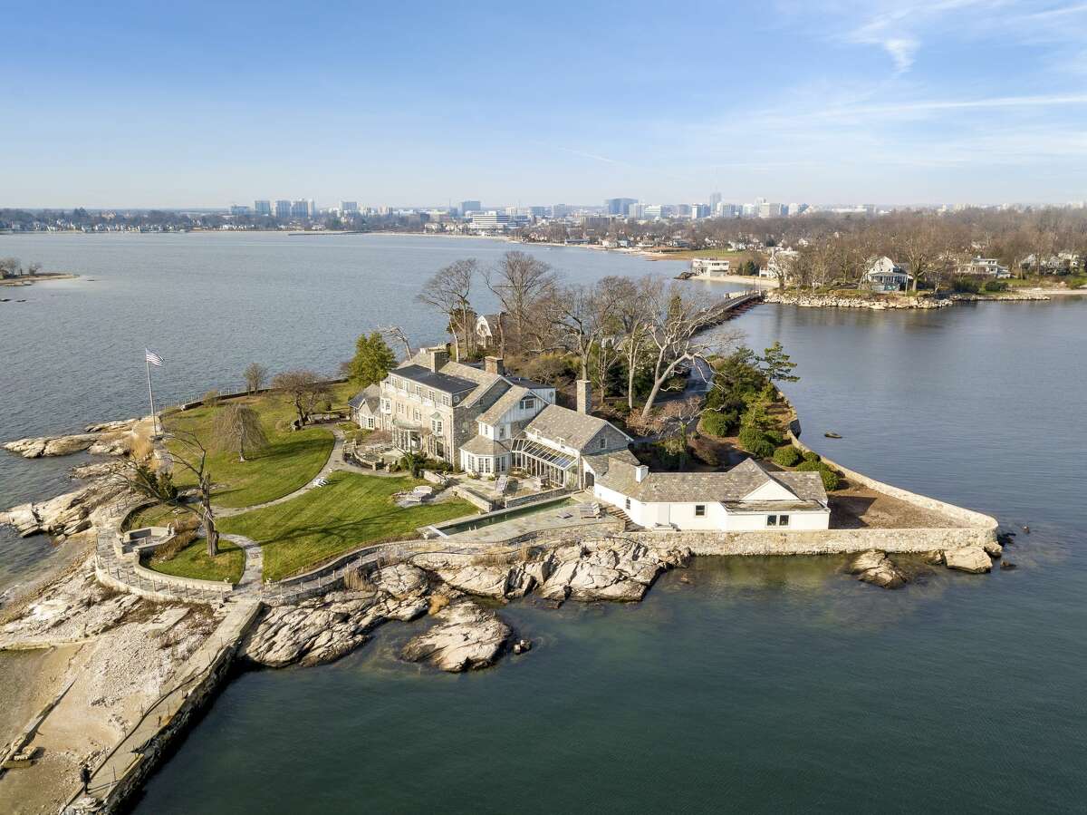 On the market Private island with helipad in Stamford listed for