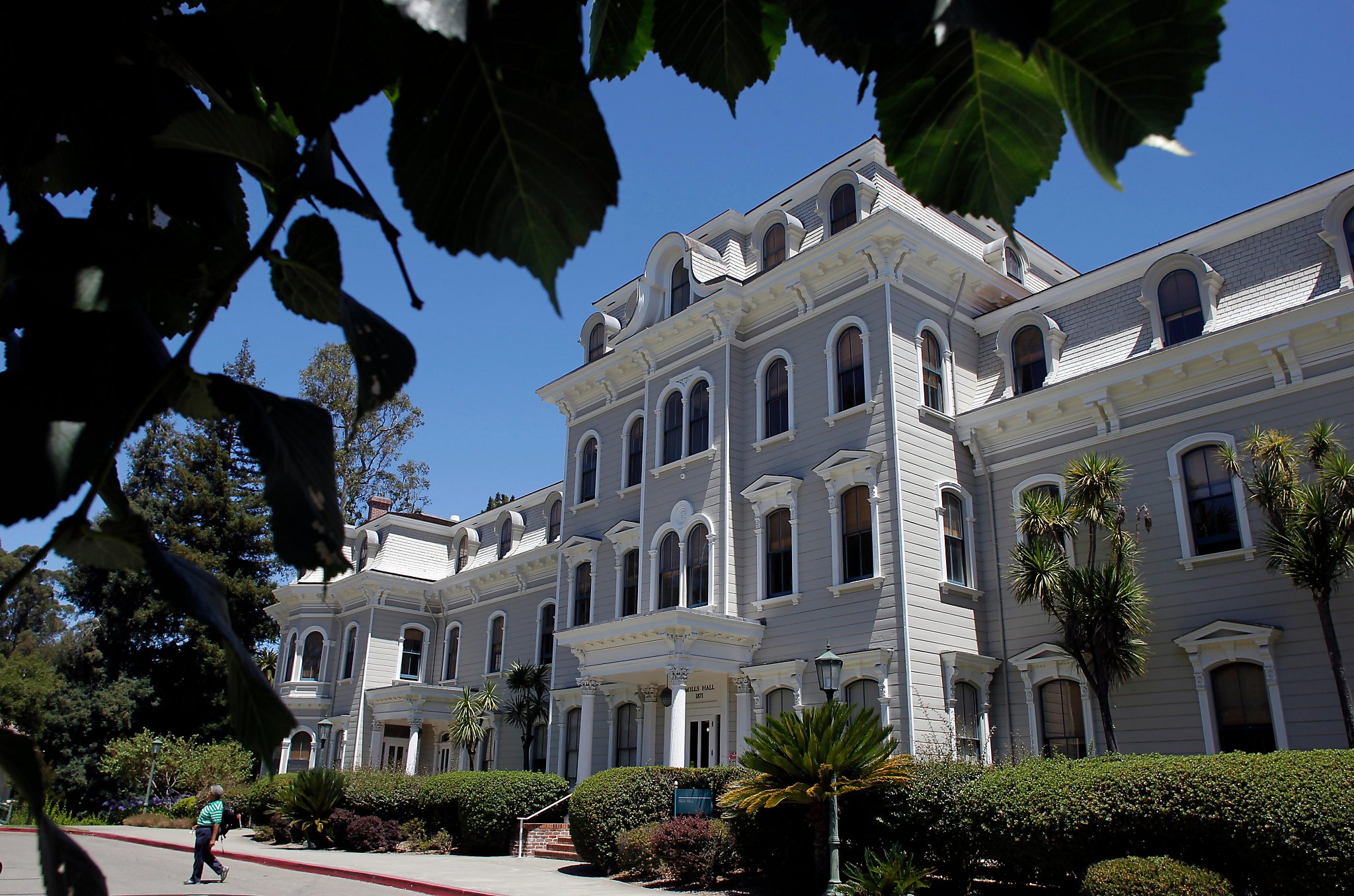 Oakland's Mills College will stop granting degrees, ending 169-year run for women's school - Vimarsana News