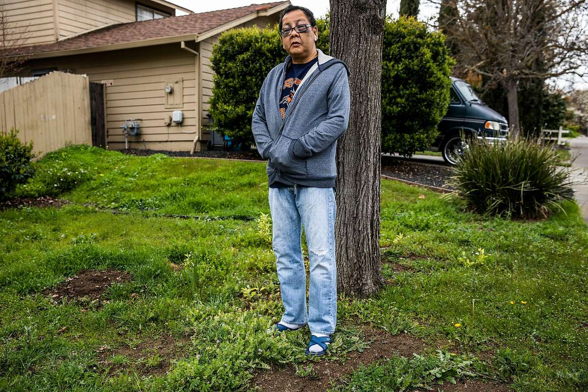 周一，59岁的丹尼·张(Danny Yu Chang)在旧金山市场街(Market Street)遭到无端袭击，他站在自己位于巴列霍的家门外。由于针对亚裔美国人的暴力犯罪在全国范围内持续上升，于昌(音)和他的妻子正计划搬出加州，寻找一个更安全的地方居住。