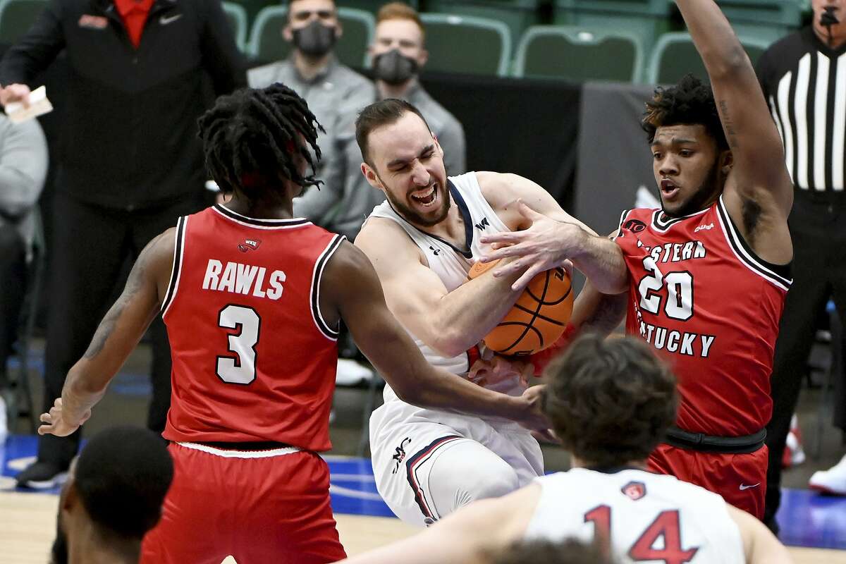 St. Mary’s guard Tommy Kuhse muscles between Western Kentucky’s Jordan Rawls (3) and Dayvion McKnight.