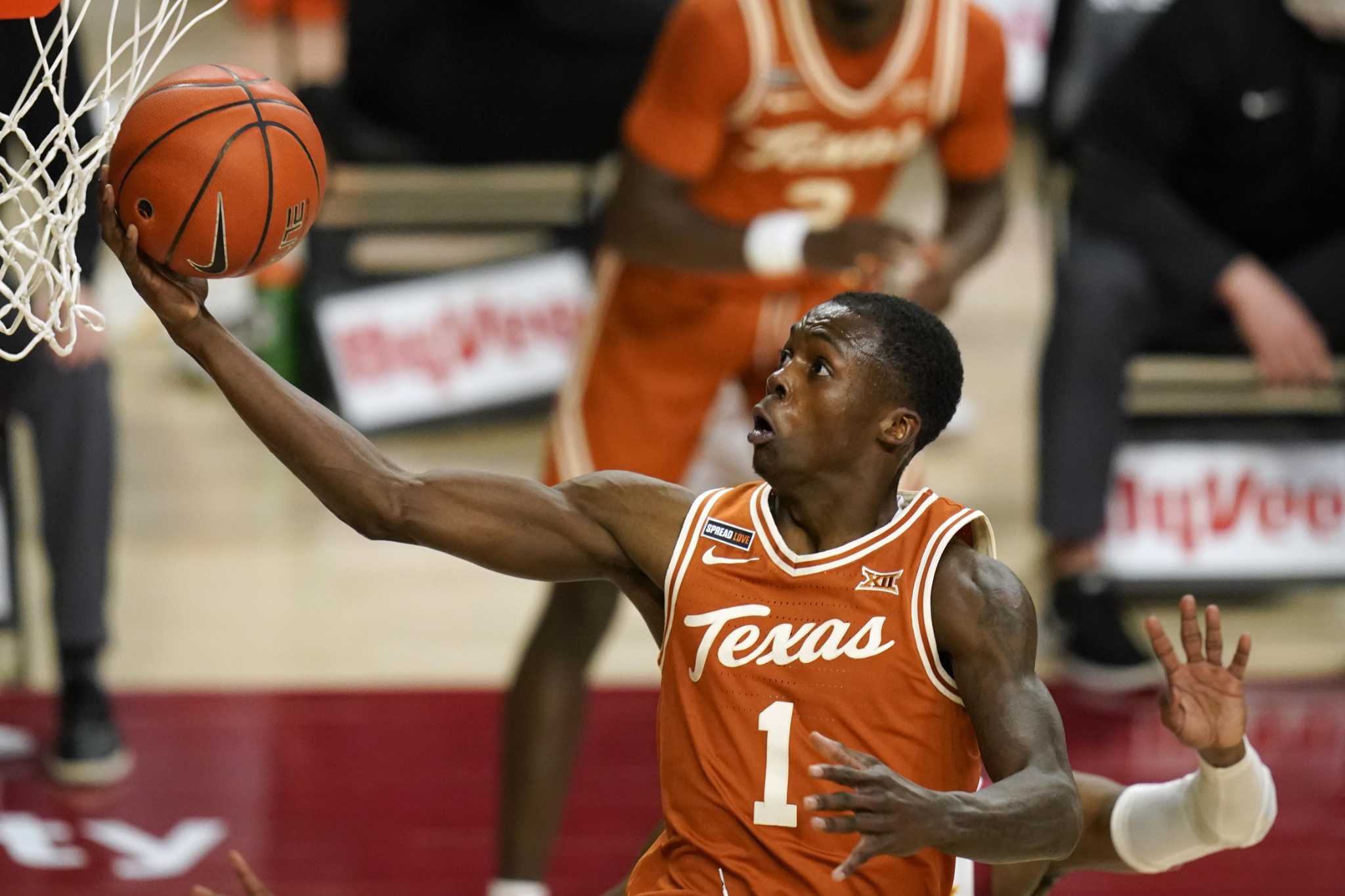 After Beating Cancer Texas Andrew Jones Finally Arrives At Ncaa Tournament