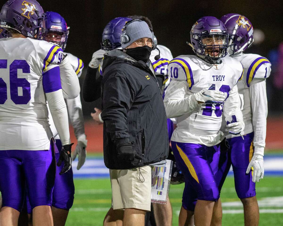 Live updates: Troy High vs. New Rochelle, NYS Class AA semifinal football –  troyrecord