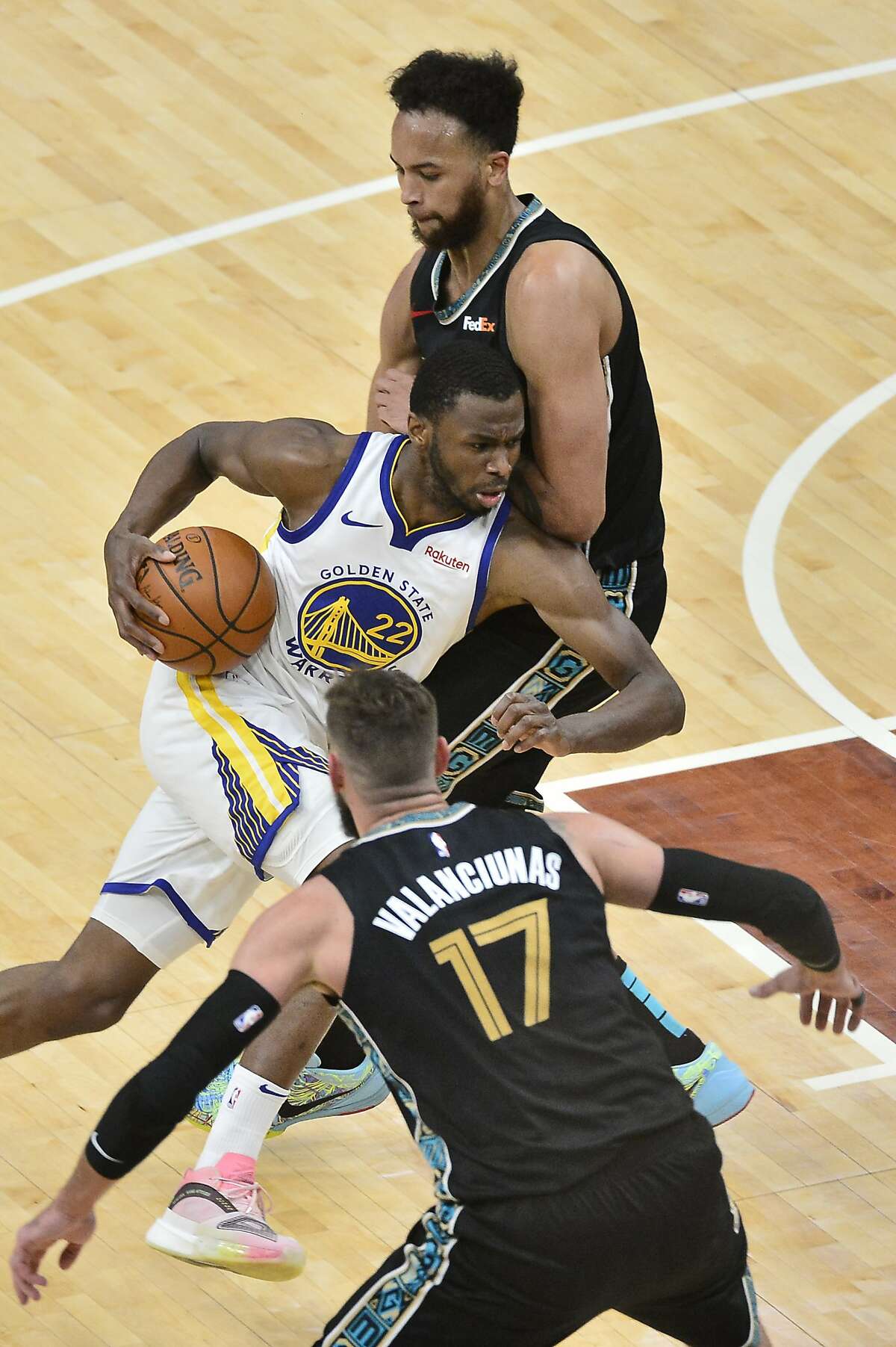 Andrew Wiggins drives between Grizzlies in Memphis, where he was hotter than the barbecue.