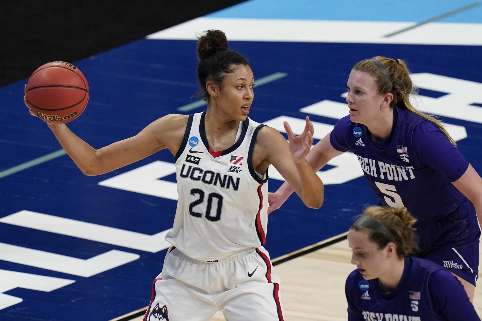 UConn video coordinator Ben Kantor helping out as assistant coach