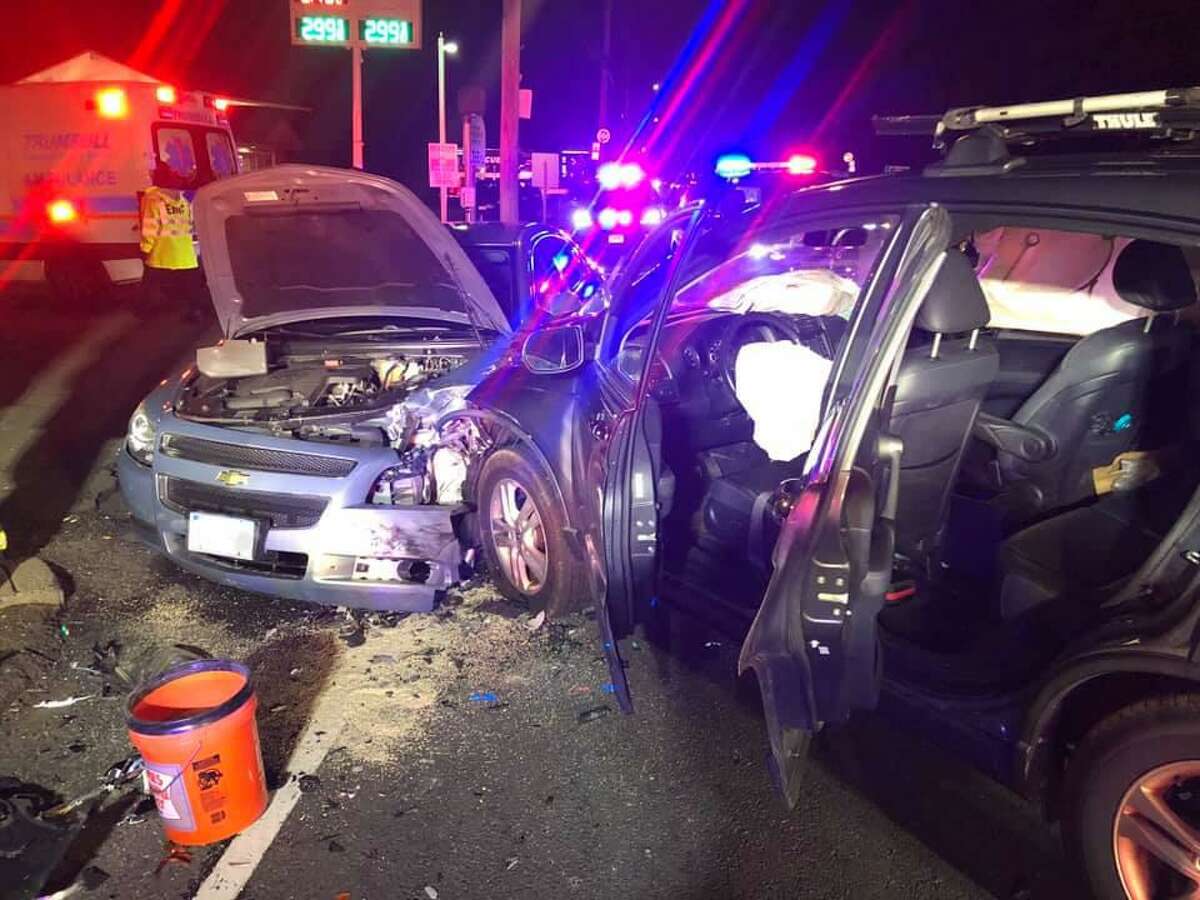 Police Minor injuries in Trumbull crash