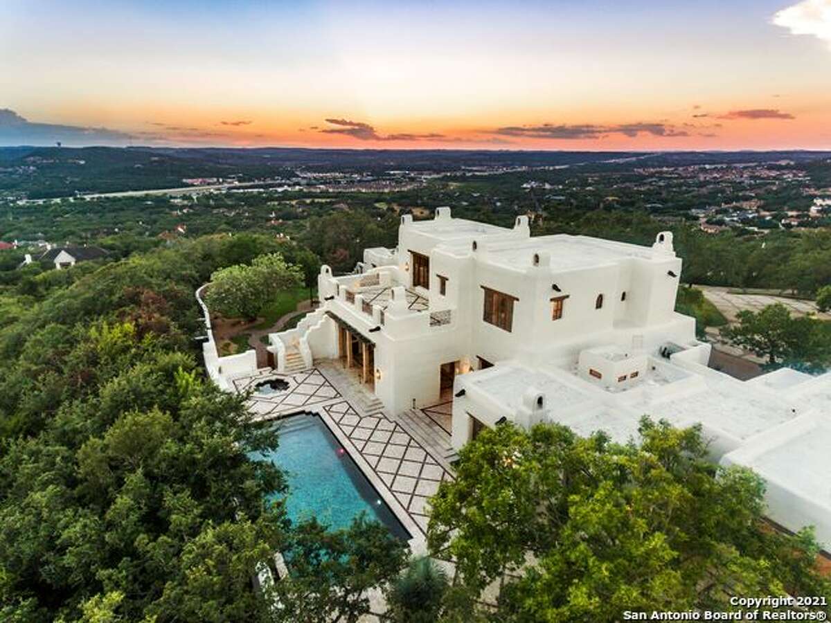 George Strait's Dominion estate features three bedrooms in the main house plus a detached guest home. The infinity edge pool and spa has a mosaic finish and includes picturesque views of Downtown San Antonio and the Texas Hill Country.
