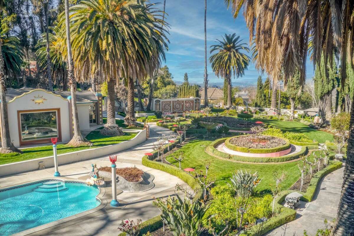 There are also 80 rose varieties named for Barbara Streisand, Betty Boop, Julia Child and more. Other greenery includes two dozen mature palm trees, a redwood grove with fountain, and a 300-year-old oak tree that even predates the Hearst era.