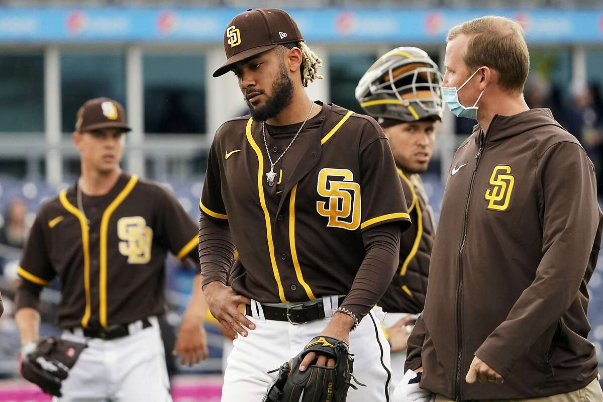 Padres shortstop Fernando Tatis Jr. has shoulder discomfort, to be  reevaluated