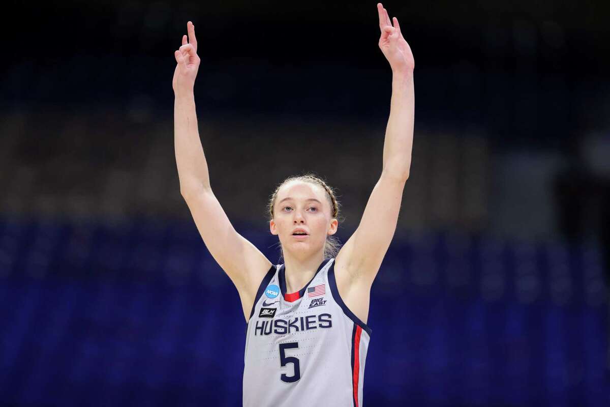 SAN ANTONIO, TEXAS - MARCH 23: Paige Bueckers #5 of the UConn Huskies reacts to a basket against the Syracuse Orange during the second half in the second round game of the 2021 NCAA Women's Basketball Tournament at the Alamodome on March 23, 2021 in San Antonio, Texas. (Photo by Carmen Mandato/Getty Images)