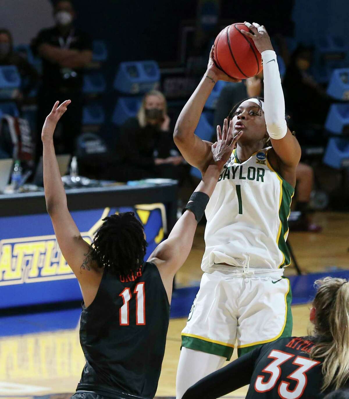 Baylor’s NaLyssa Smith, Michigan’s Naz Hillmon set to face off in Sweet 16
