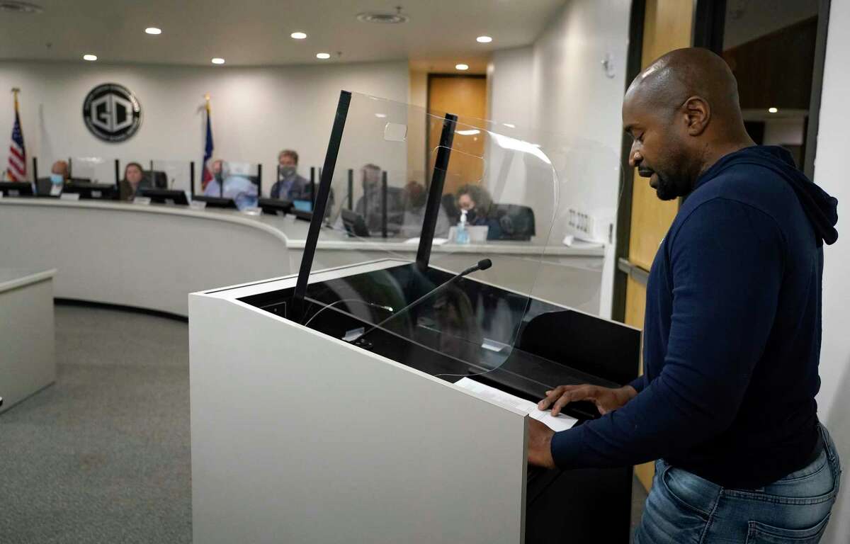 Fight over whether to change name of Robert E. Lee High School leaves