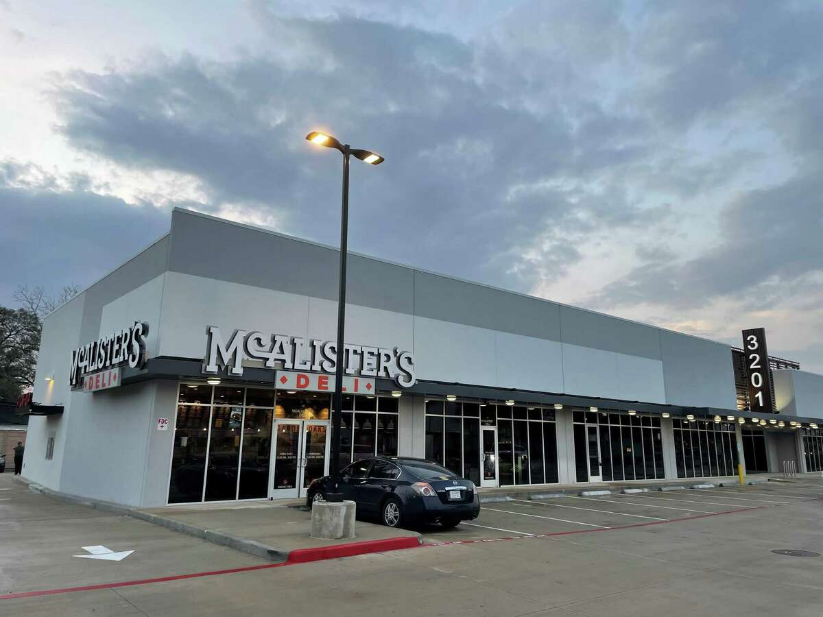 McAlister’s Deli opened in Block 14 at Garden Oaks, a new neighborhood lifestyle center developed by Houston-based Gulf Coast Commercial Group. The center is at 3201 N. Shepherd Drive