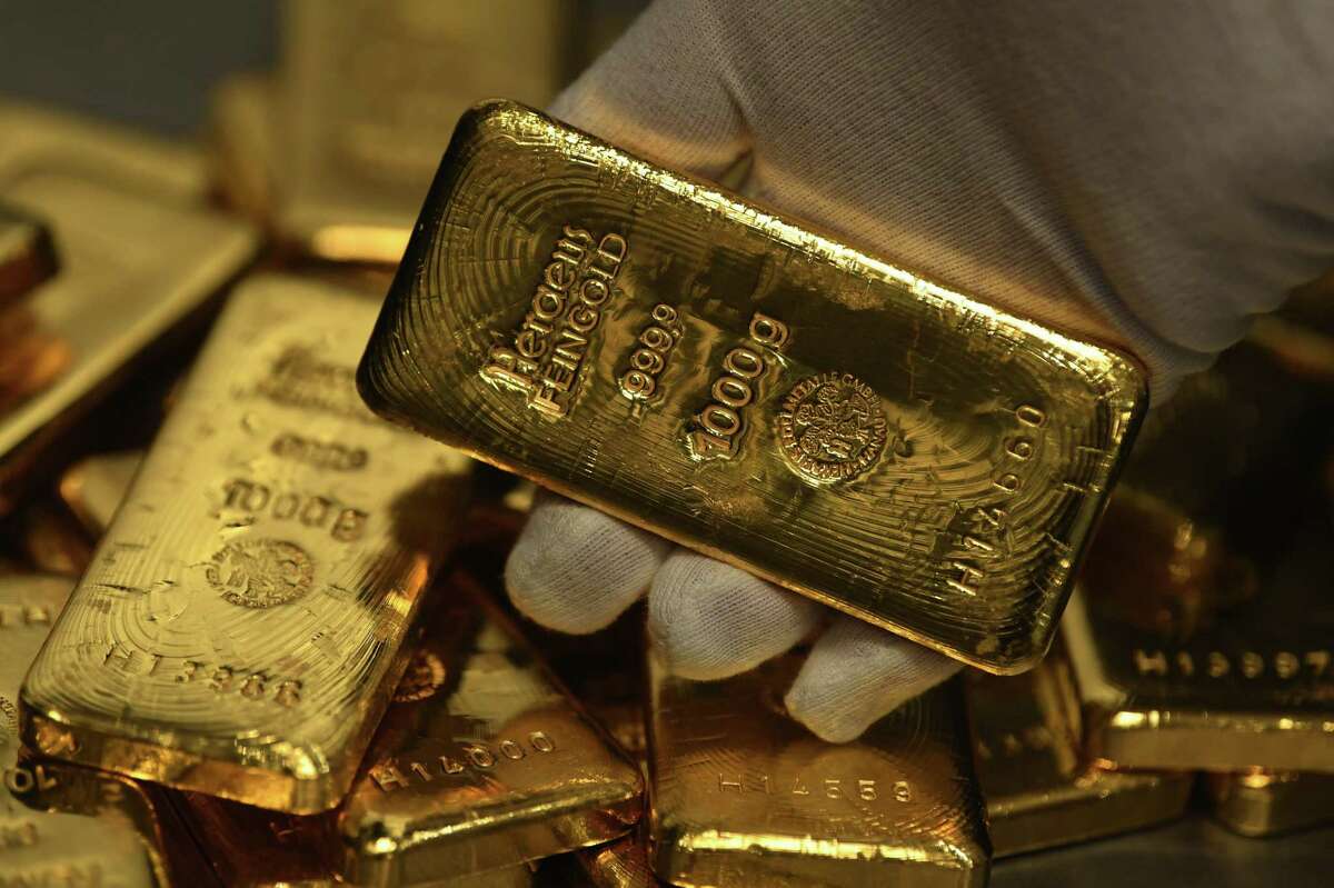 Is gold is a good investment? Only if you prefer a 10-year return of 15 percent over 257 percent.