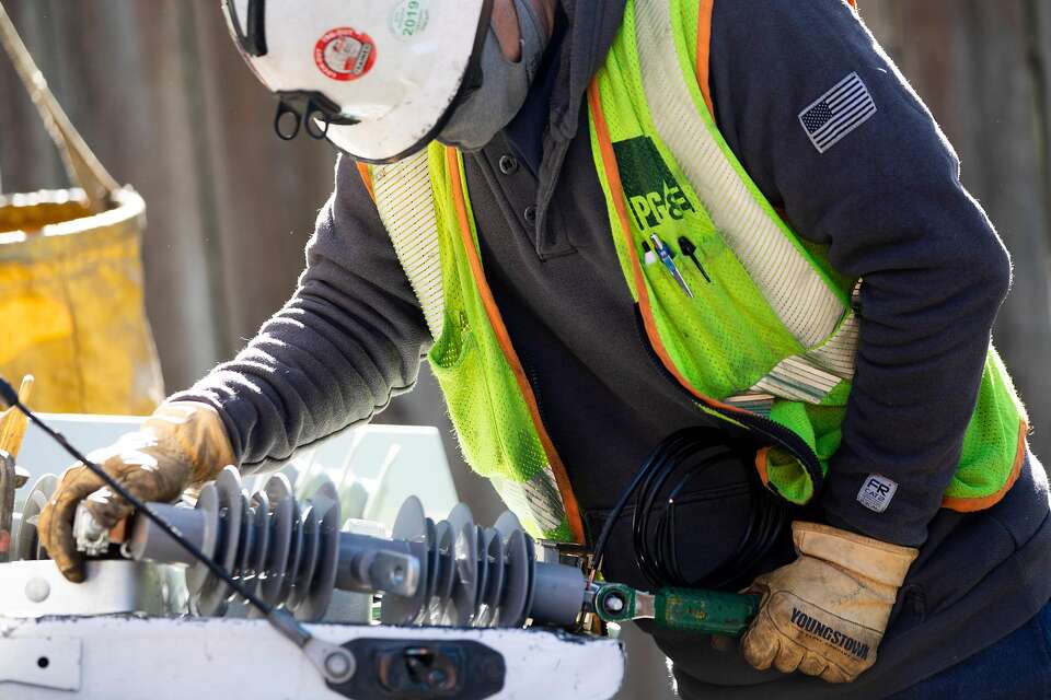 Bill to limit PG&E fixed fees won’t stop rising utility bills