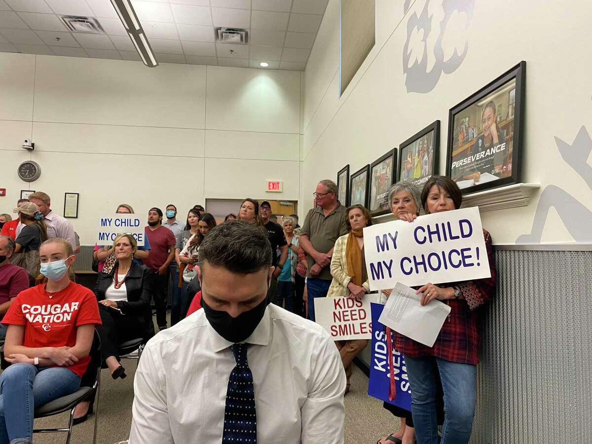 Comal Independent School District parents, students and teachers filled the district board room Thursday evening to criticize or support trustees' March 9 decision to make masks optional in school buildings.