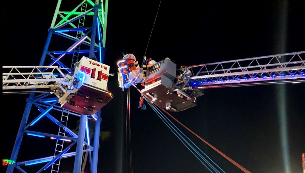 2 Florida teens rescued from slingshot ride after cable breaks