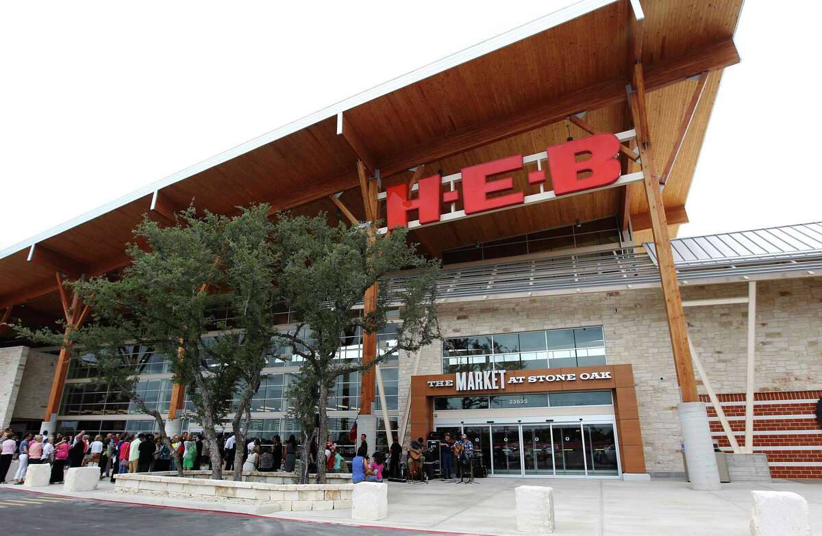 Exterior of H-E-B's Market at Stone Oak. A recent study found that the San Antonio-based chain had the best online ordering experience and curbside pickup service in the United States.