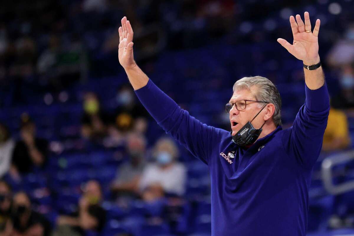 Set to make $3 million per year, UConn's Geno Auriemma looks back on his  first contract for $30K