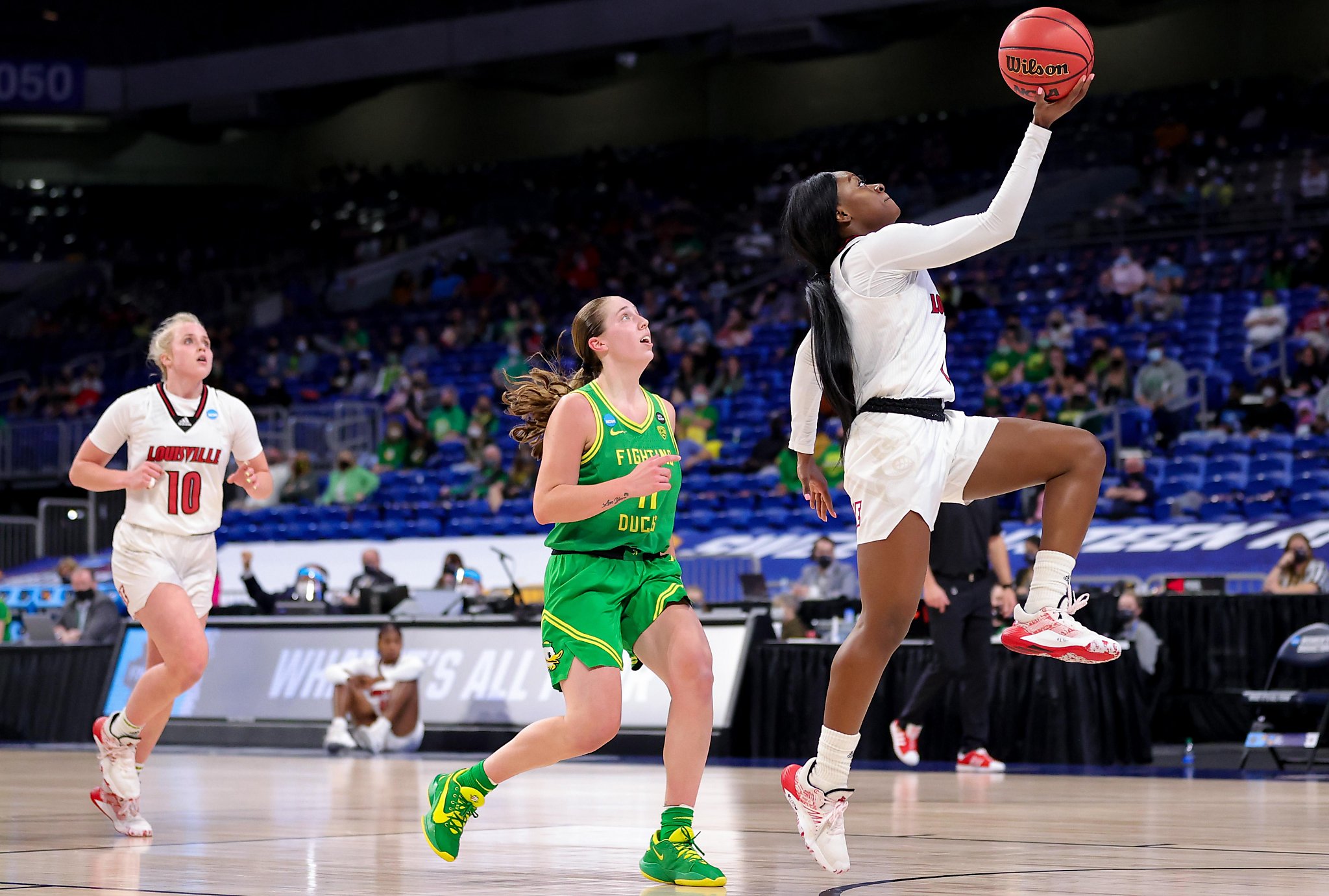 NCAA tournament: Dana Evans leads Louisville over Oregon