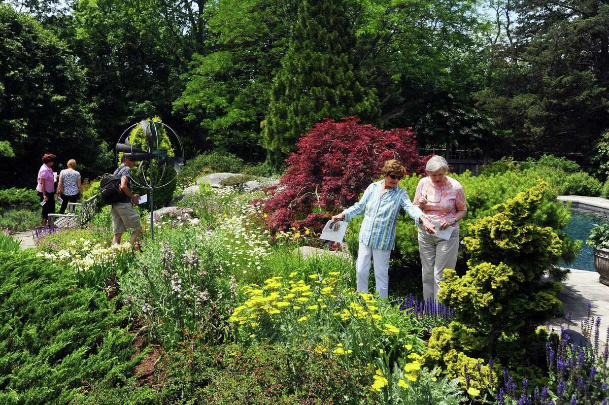 The Bartlett Arboretum offers garden tours and advice on gardening.