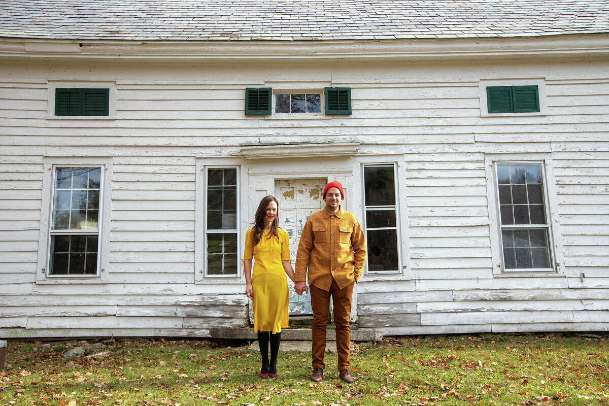 Ilsabeth Ethani Porn - CheapOldHouses founders start their own old home renovation