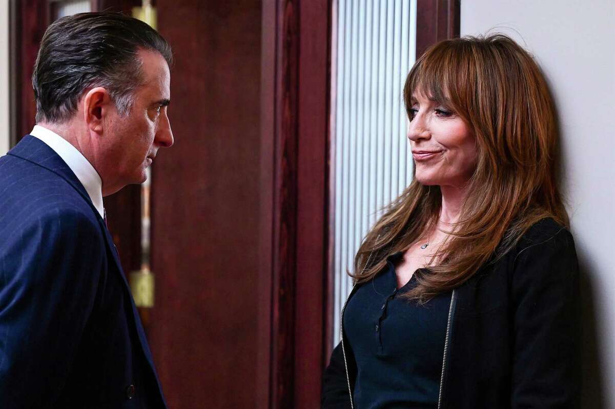 Rebel (Katey Sagal), a character inspired by Erin Brockovich, tries to persuade her boss Cruz (Andy Garcia) to join her fight against Stonemore Medical.