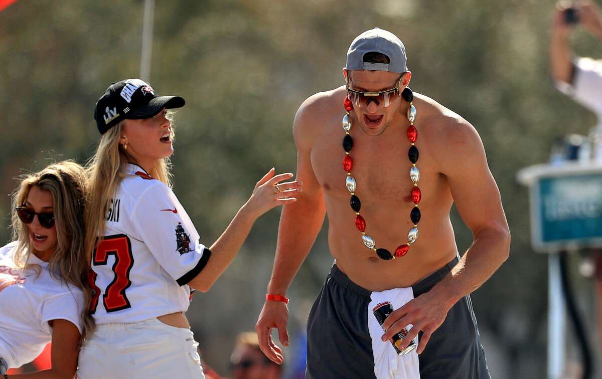 Rob Gronkowski's Girlfriend Kisses Him After Super Bowl 2021 Win