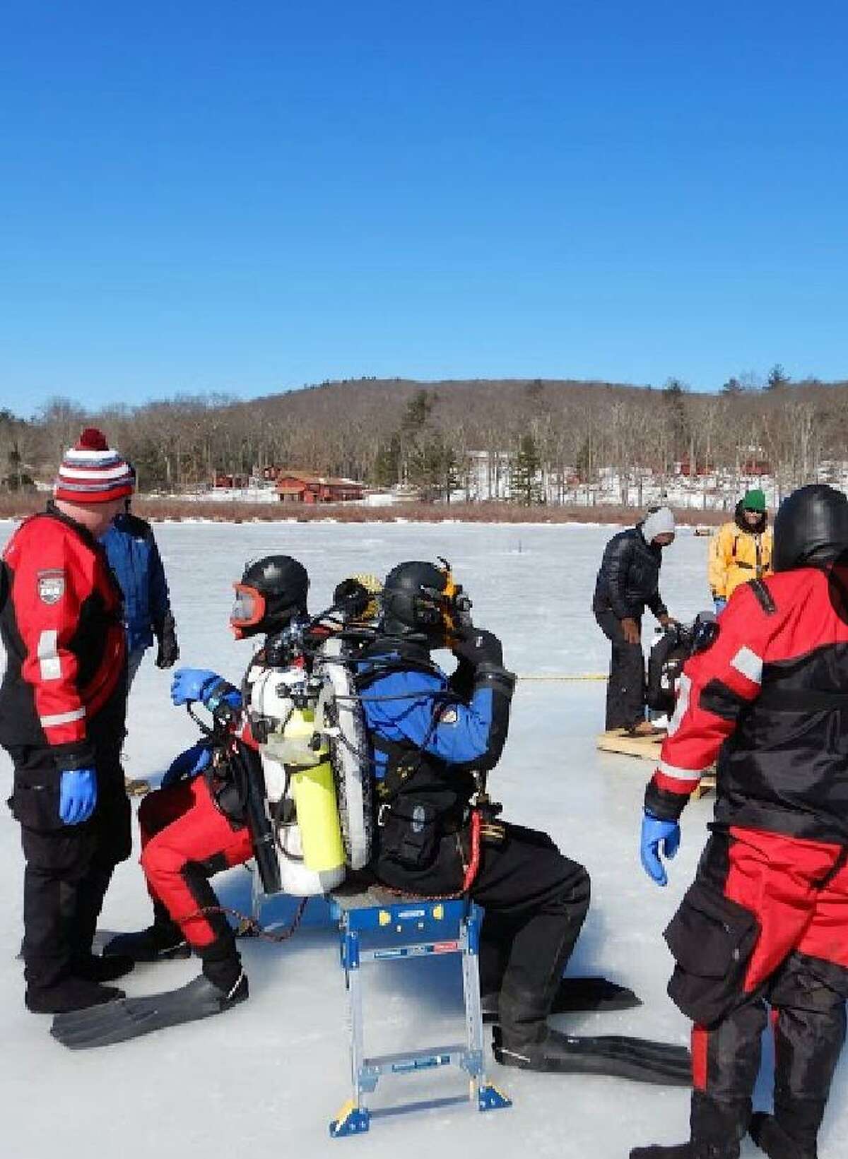 Mike Dayton, Ray Zagurski. Background people from Scuba Shak Padi instructors