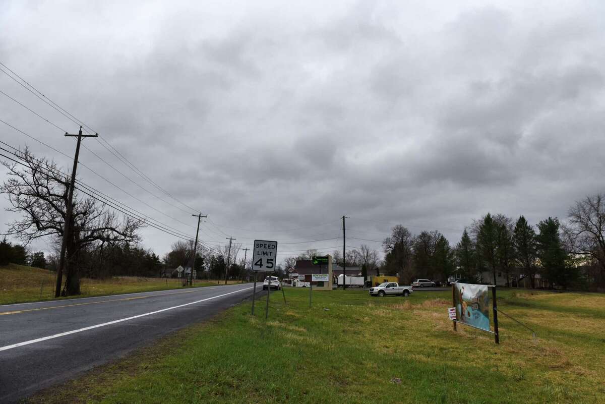 'Schitt's Creek' sign provokes laughs — and a bit of outcry — in Hudson ...