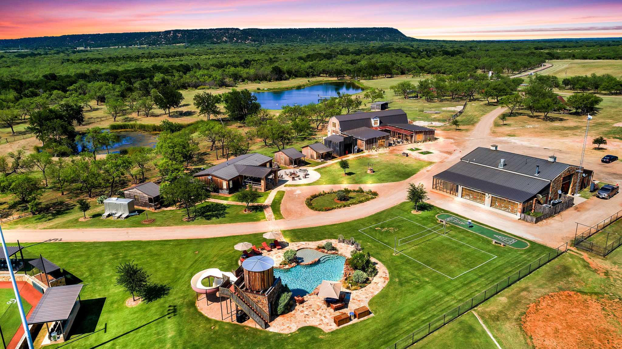 Texas company specializes in luxury, resortlike ranch rentals with