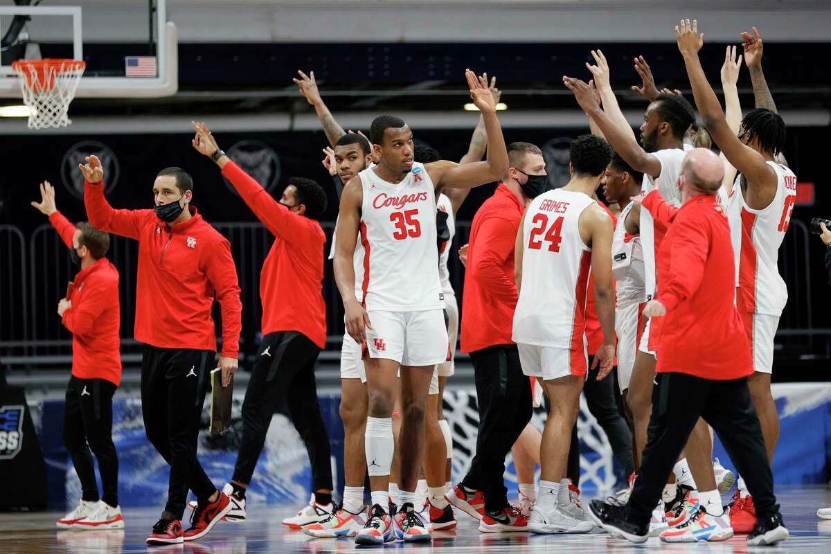 INDIANAPOLIS, INDIANA - MARCH 27: Fabian White Jr. #35 and the Houston Cougars react after defeating the Syracuse Orange 62-46 in their Sweet Sixteen game of the 2021 NCAA Men's Basketball Tournament at Hinkle Fieldhouse on March 27, 2021 in Indianapolis, Indiana. (Photo by Sarah Stier/Getty Images)